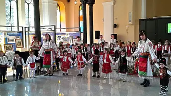 90 деца пресъздадоха  обичая Лазаровден в център 