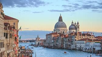 Разнопосочни реакции след първия ден от налагането на новата такса за туристи във Венеция